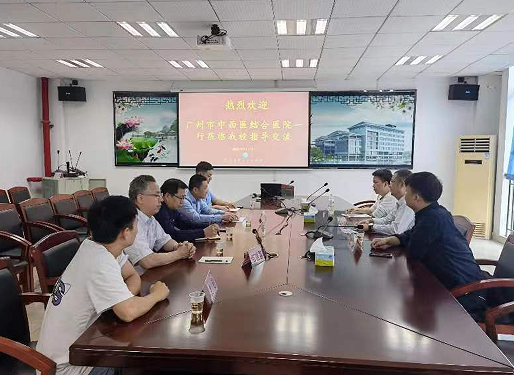 陈志超副校长介绍学校基本情况